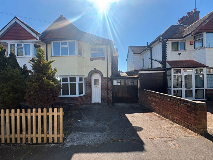 3 Bedroom Semi Detached House To Rent In Heather Road, Smethwick, B67
