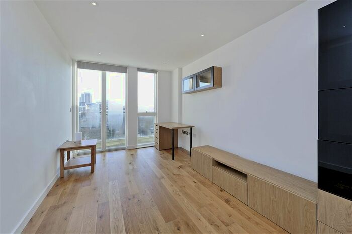 1 Bedroom Flat To Rent In Goldhawk Road, London, W12