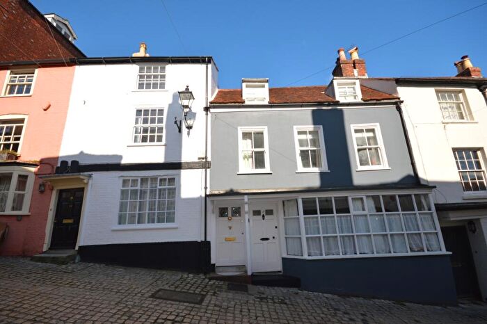 3 Bedroom Town House To Rent In Quay Hill, Lymington, Hampshire, SO41