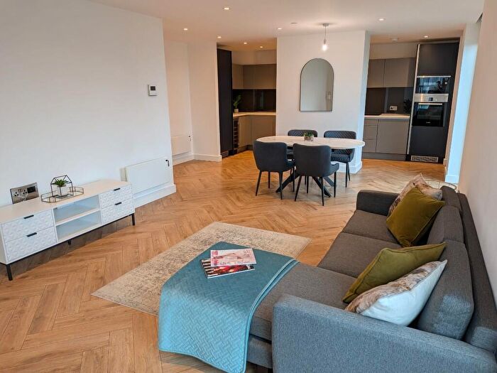 3 Bedroom Flat To Rent In Anaconda Cut, Greengate, M3