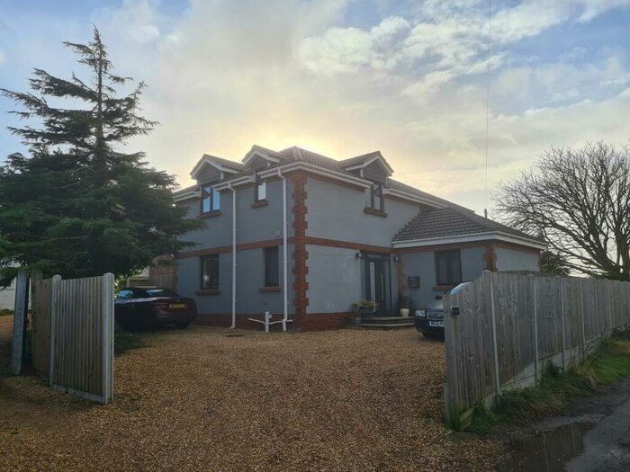 4 Bedroom House To Rent In Cliff Path, Lake, PO36