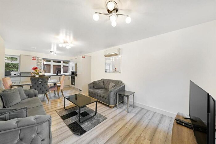 2 Bedroom House To Rent In Parker Street, Silvertown, E16