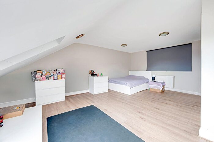 4 Bedroom Semi-Detached House For Sale In Bowes Road, East Acton, W3