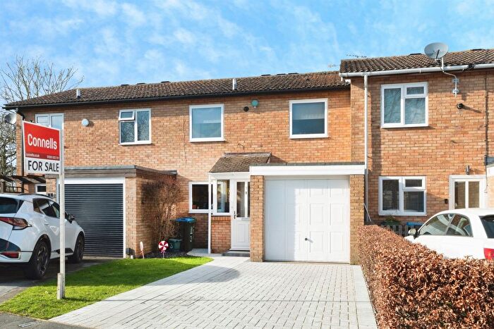 3 Bedroom Terraced House For Sale In King Charles Close, Buckingham, MK18