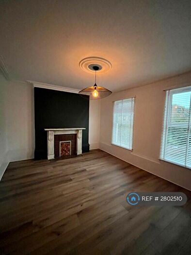 3 Bedroom Flat To Rent In Cottage Grove, Southsea, PO5