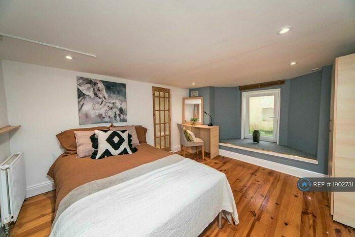 5 Bedroom Terraced House To Rent In Donnington Road, Reading, RG1