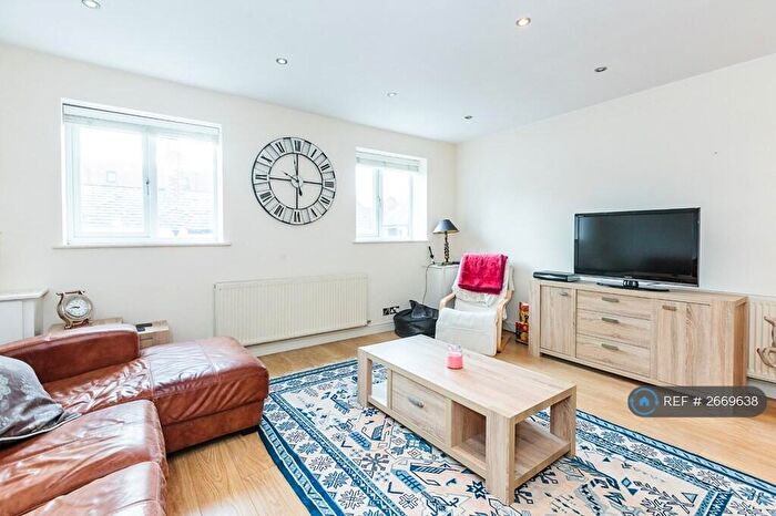 2 Bedroom Flat To Rent In Hoole Way, Chester, CH1