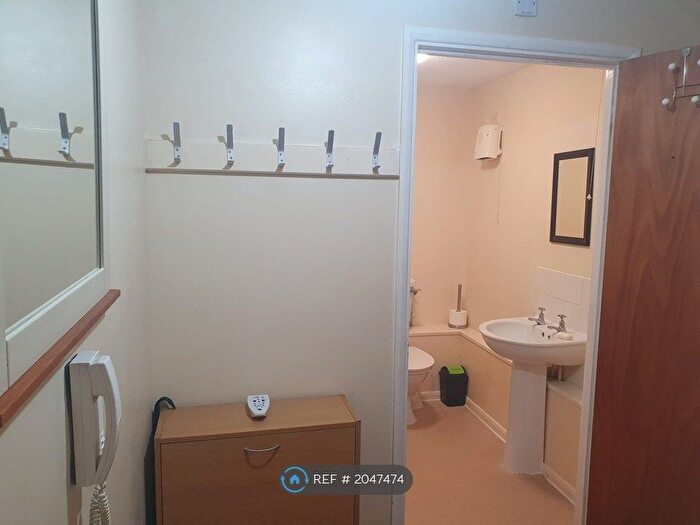 2 Bedroom Flat To Rent In Brook Court, Nottingham, NG7