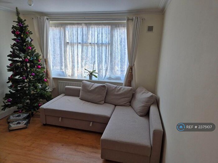 1 Bedroom Flat To Rent In Mitcham, London, CR4