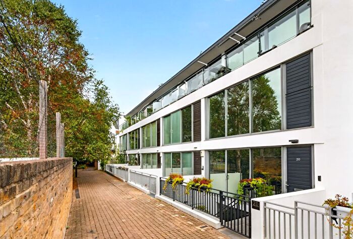 3 Bedroom Property For Sale In Paradise Passage, London, N7