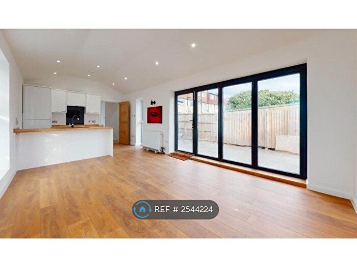 1 Bedroom Detached House To Rent In Abbotts Road, Mitcham, CR4