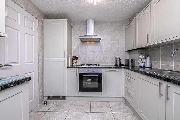 2 Bedroom Semi-Detached Bungalow For Sale In Weavers Crescent, Kirkcaldy, KY2