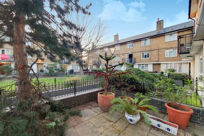3 Bedroom Maisonette To Rent In Chilcot Close, Poplar, London, E14