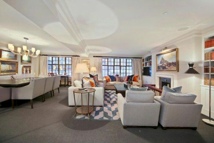 3 Bedroom Flat To Rent In Chesham Street, London, SW1X