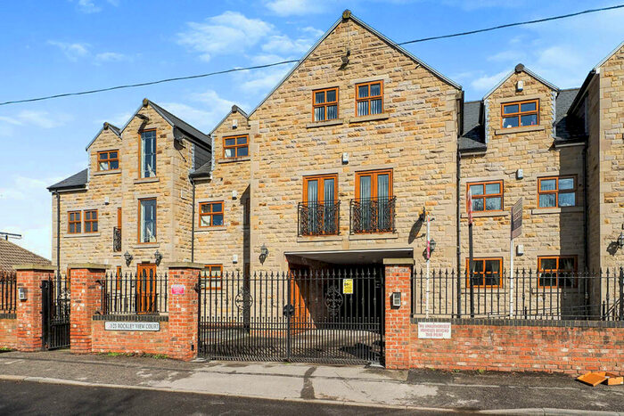 2 Bedroom Flat To Rent In The Walk, Birdwell, Barnsley, South Yorkshire, S70