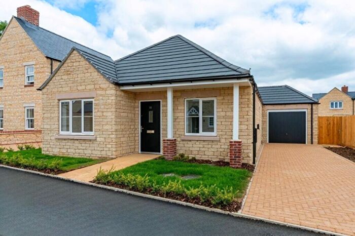2 Bedroom Detached Bungalow For Sale In Stable Gardens, Fritwell, OX27