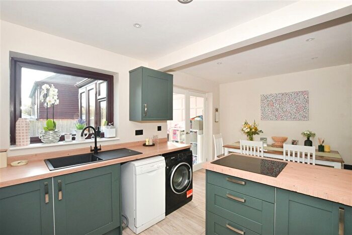 3 Bedroom Link Detached House For Sale In Oakwood Drive, Uckfield, East Sussex, TN22