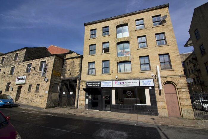 1 Bedroom Apartment To Rent In Queens Court Apartment, Bull Close Lane, Halifax, HX1