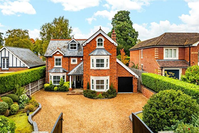 4 Bedroom Detached House For Sale In Mentone Avenue, Aspley Guise, Bedfordshire, MK17