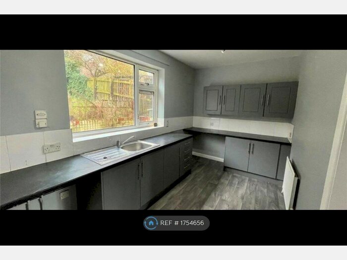 3 Bedroom Semi-Detached House To Rent In Brent St, Burnley, BB10