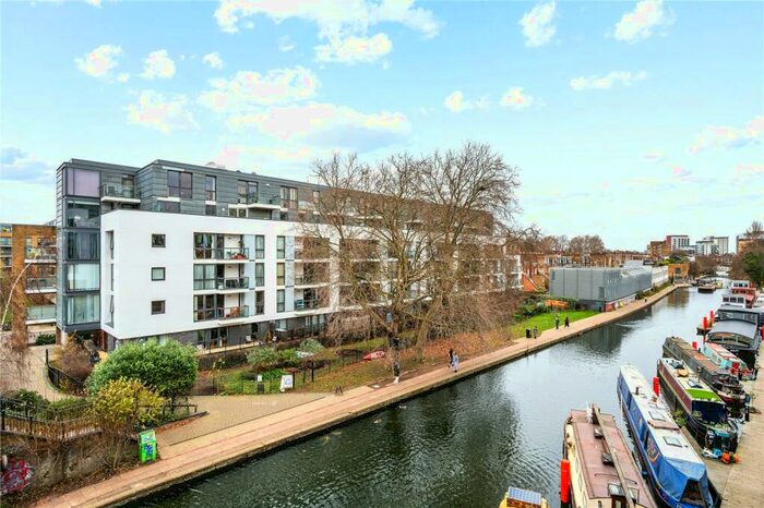 2 Bedroom Apartment For Sale In Shepherdess Walk, Islington, London, N1