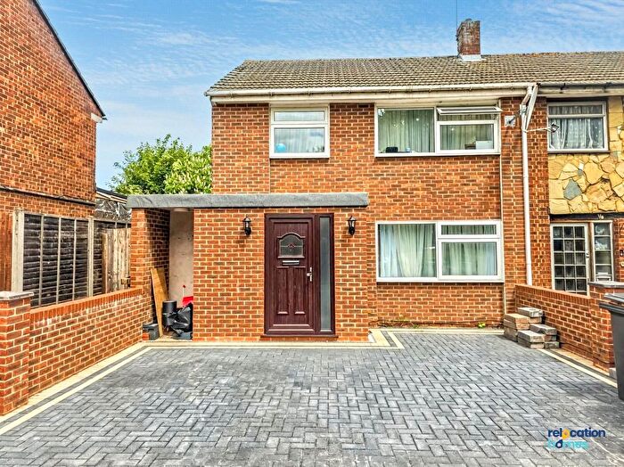 3 Bedroom Semi-Detached House For Sale In Hydefield Close, London, N21