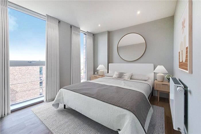 3 Bedroom Flat To Rent In Greyhound Parade, Wimbledon Grounds, London, SW17