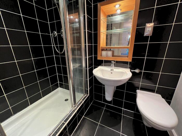 2 Bedroom Flat To Rent In Bowman Lane, Leeds, West Yorkshire, LS10