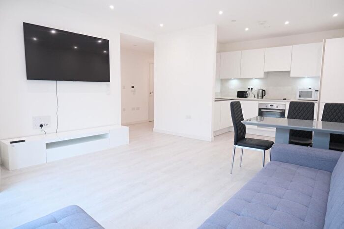 1 Bedroom Flat For Sale In Smithy Lane, Hounslow, TW3