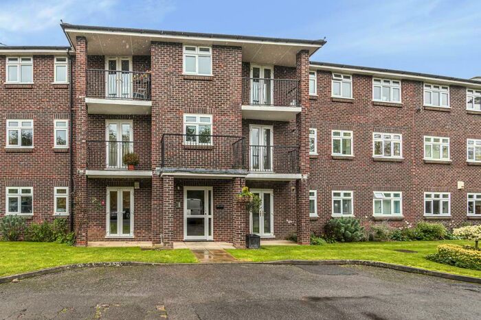2 Bedroom Apartment To Rent In Park Lawn, Farnham Royal, SL2
