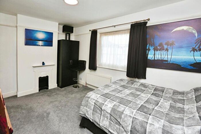 2 Bedroom Semi-Detached House For Sale In The Haven, Gosport, PO12