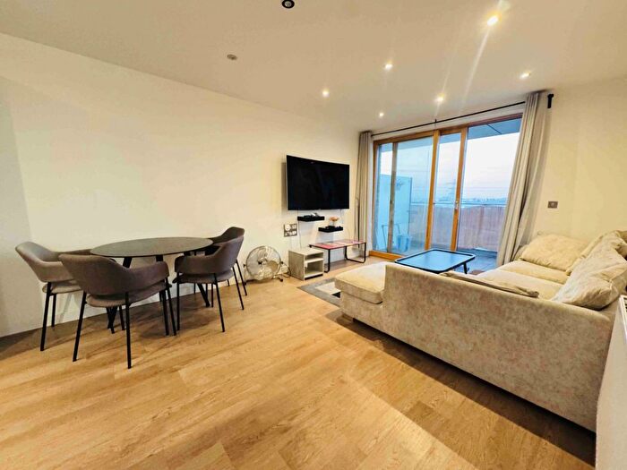 1 Bedroom Flat To Rent In Billington House, IG11