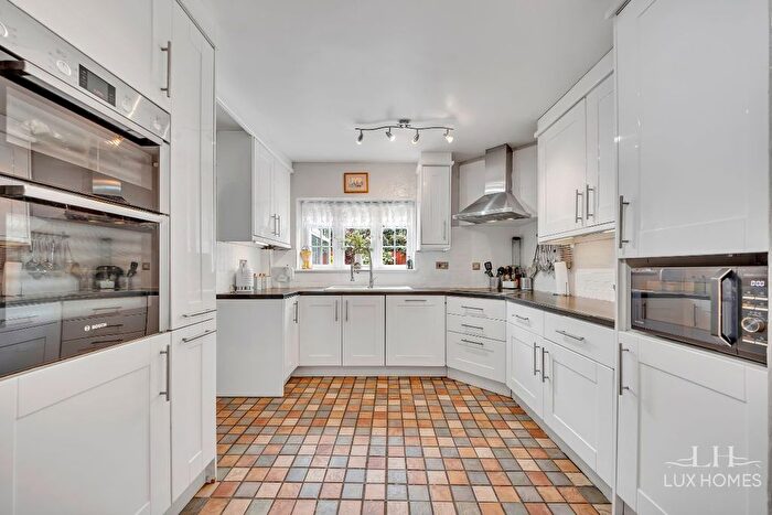 6 Bedroom Detached House For Sale In Cavendish Avenue, Hornchurch, RM12