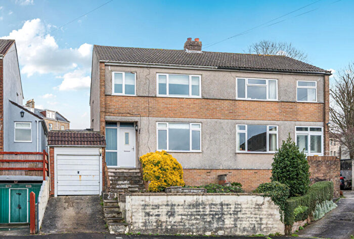 3 Bedroom Semi Detached House For Sale In Lillington Close, Radstock, Somerset, BA3