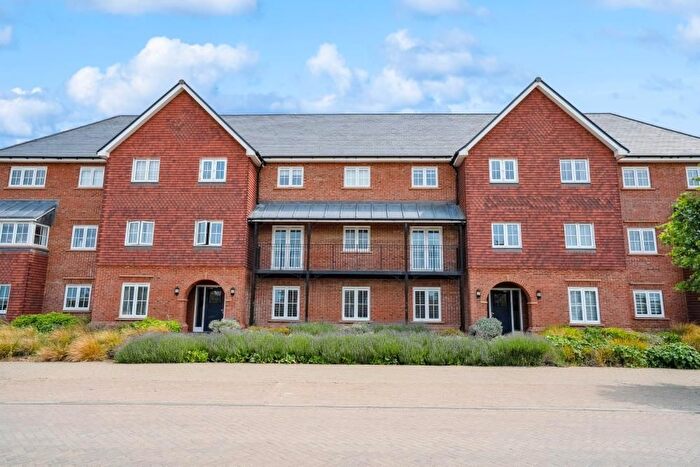 2 Bedroom Flat To Rent In Franklin Gardens, Didcot, OX11