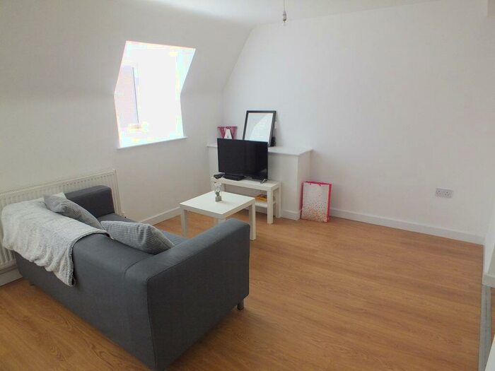 1 Bedroom Flat To Rent In High Street, Bromsgrove, B61