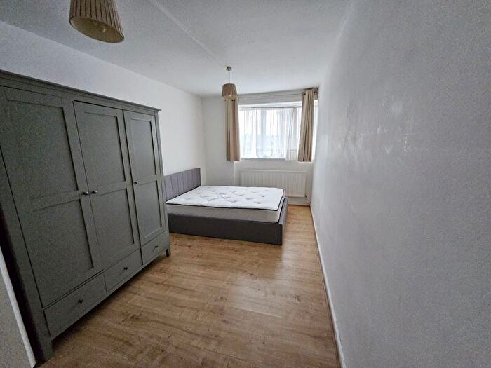 2 Bedroom Apartment To Rent In Duncan Close, Barnet, EN5