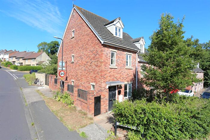 4 Bedroom Town House For Sale In Modern Bedroom Townhouse With No Chain In Weston Court, BS11