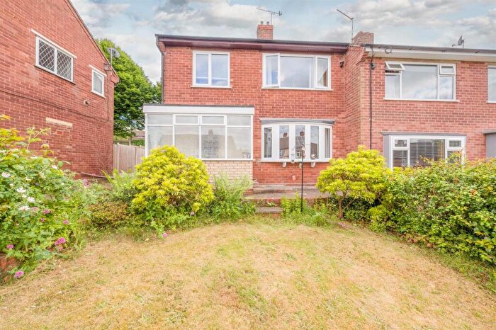 3 Bedroom Semi-Detached House For Sale In Kingsway, Stourbridge, DY8