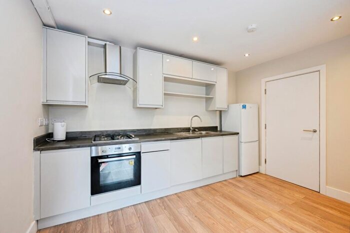 2 Bedroom Flat For Sale In Marketfield Road, Redhill, Surrey, RH1