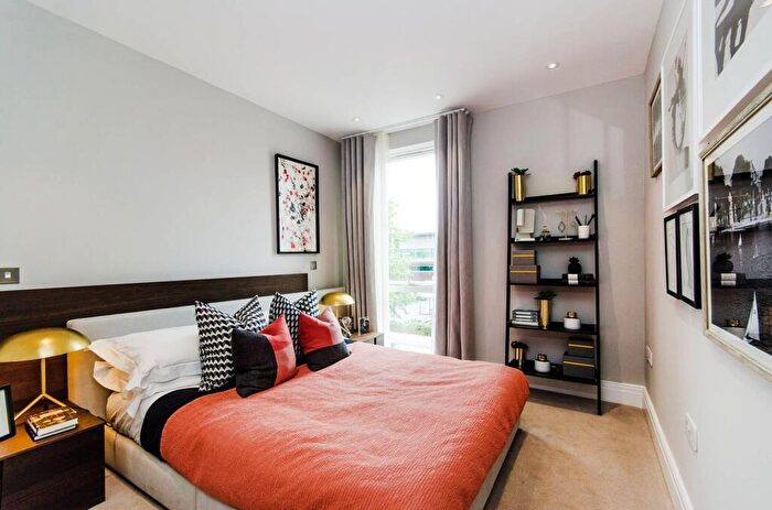 2 Bedroom Flat To Rent In Queenshurst, Kingston, Kingston Upon Thames, KT2