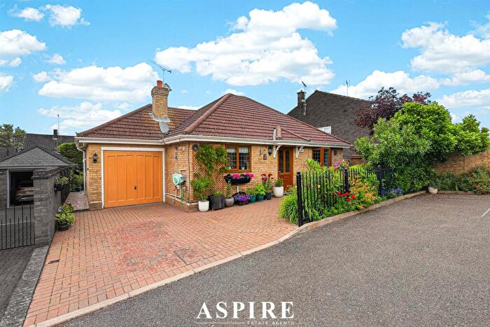 3 Bedroom Detached Bungalow For Sale In **Gated Private Cul-de-sac** Pendlestone, Benfleet, SS7
