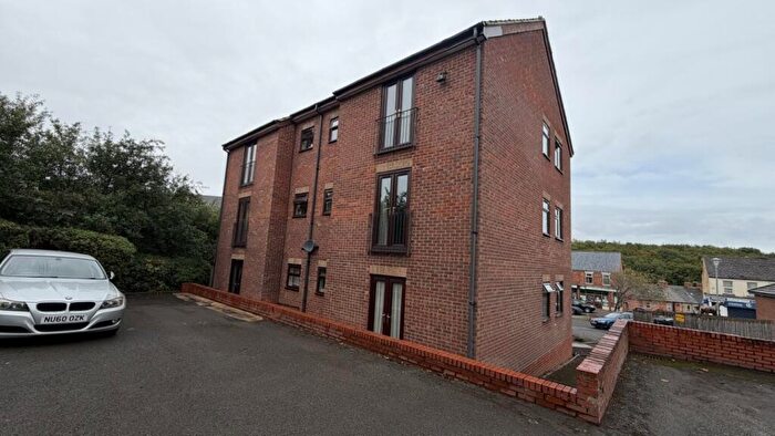 2 Bedroom Flat To Rent In Winston Close, Woodford Halse, West Northamptonshire, NN11