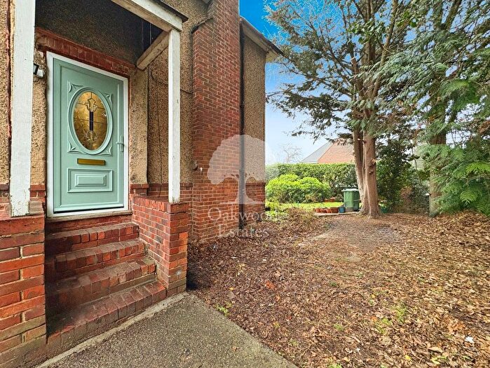 2 Bedroom Maisonette To Rent In Blakeney Court, Maidenhead, SL6