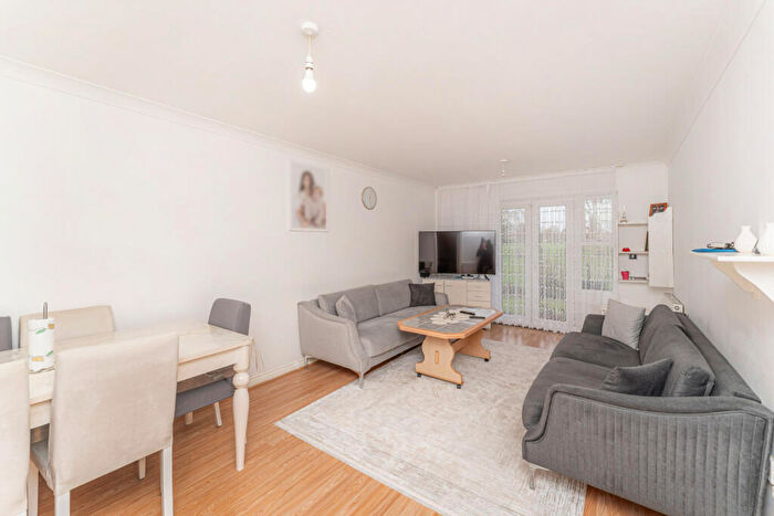 2 Bedroom Flat For Sale In Cobham Close, Enfield, EN1