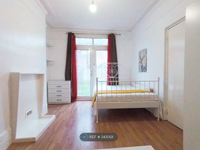 Studio To Rent In Stuart Road, London, W3