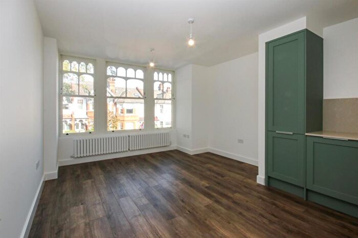 2 Bedroom Flat To Rent In Donovan Avenue, N10