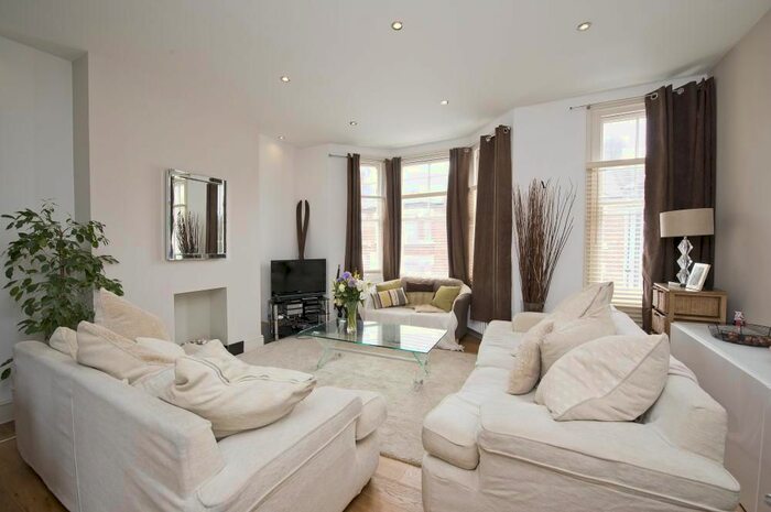 3 Bedroom Flat To Rent In Netherford Road, London, SW4