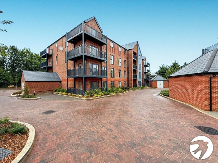 2 Bedroom Flat To Rent In Abbey Wood Road, Kings Hill, West Malling, Kent, ME19