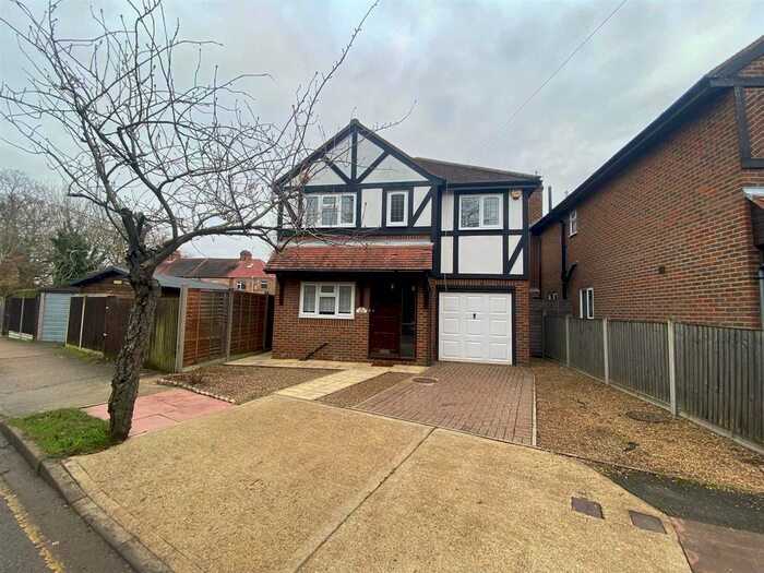 3 Bedroom Detached House To Rent In Parkway, Hillingdon, UB10